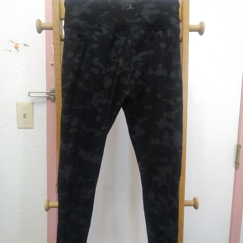 Danskin Black Camo Leggings Size S (USED)